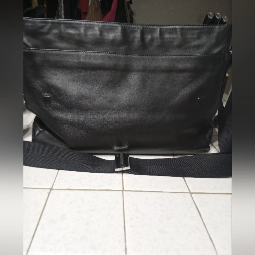 Mario Hernandez Black Leather Messenger/Shoulder Bag - Crossbody - Laptop Bag